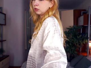 Becky Covert webcam model stream image
