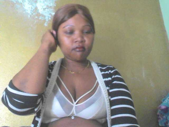 Kushia webcam model stream image