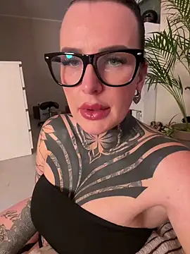 InkedBiitch webcam model stream image