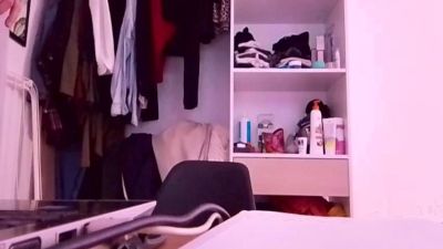 Larafoxok webcam model stream image