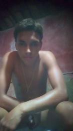 Vini18cm_novin webcam model stream image