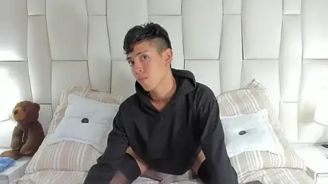 LoganTwink18 webcam model stream image