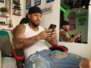 Leenar Key webcam model stream image