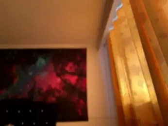 RoughDiamond_ webcam model stream image