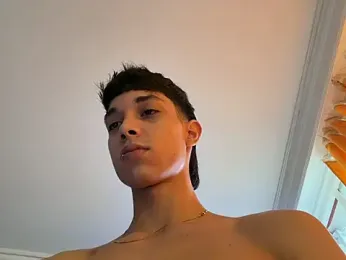 RoughDiamond_ webcam model stream image