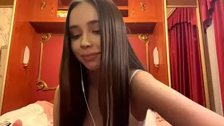 LauraMystiq webcam model stream image