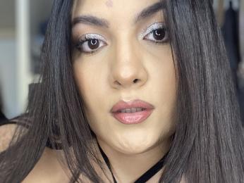 LolaPrice webcam model stream image