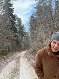 AvaFlowers6 webcam model stream image