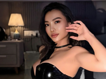 ErzabelLew webcam model stream image