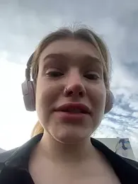 Honey___Hot webcam model stream image
