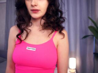 Diera Hewson webcam model stream image