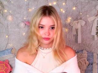 Lily Rooney webcam model stream image
