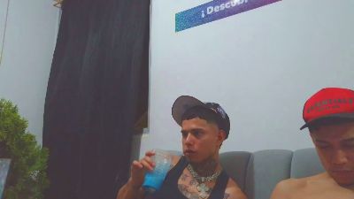 Skartoliver webcam model stream image