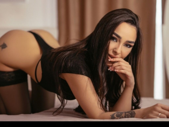 LaraMac webcam model stream image