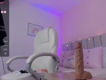 little_sweet_18 webcam model stream image