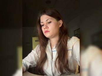 CupcakeBee webcam bongacams model stream image