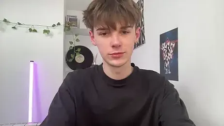 YourMilkyGuy webcam model stream image