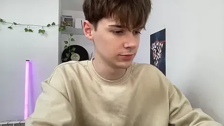 YourMilkyGuy webcam model stream image