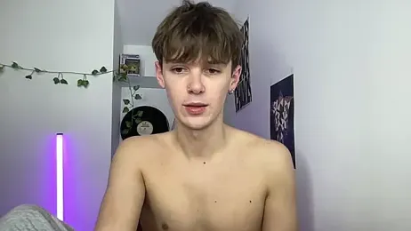 YourMilkyGuy webcam model stream image