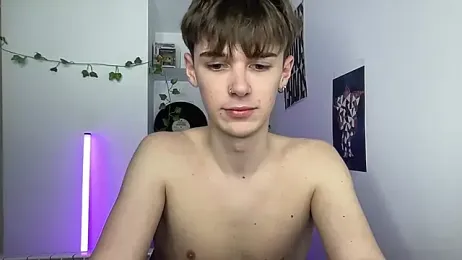 YourMilkyGuy webcam model stream image