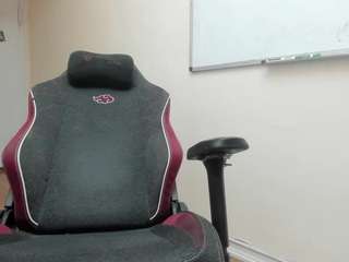 russian-bear-hunk webcam model stream image