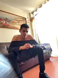 HotWhisper22 webcam model stream image