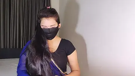 YourLovelyQueen webcam model stream image