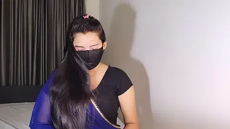 YourLovelyQueen webcam model stream image