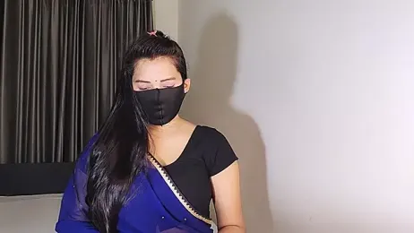 YourLovelyQueen webcam model stream image