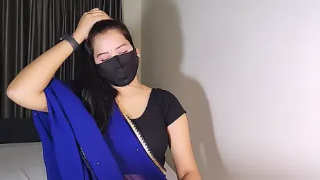 YourLovelyQueen webcam model stream image