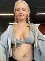 Milkyy_wway webcam model stream image