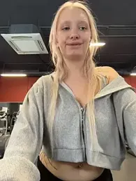 Milkyy_wway webcam model stream image