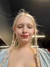 Milkyy_wway webcam model stream image