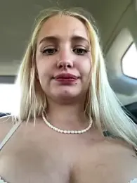 Milkyy_wway webcam model stream image