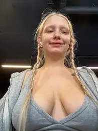 Milkyy_wway webcam model stream image
