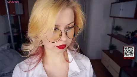 LynetHakes webcam model stream image