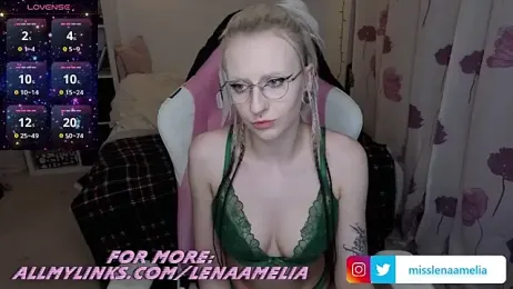 Lenas_Playroom webcam model stream image