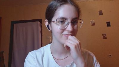 RoxanaKneisler webcam model stream image
