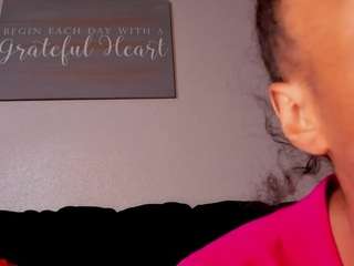 yiaunaniree webcam model stream image