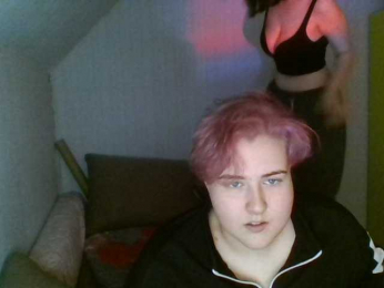Tanya-and-Sara webcam model stream image