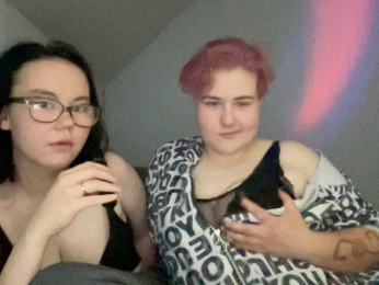 Tanya-and-Sara webcam bongacams model stream image