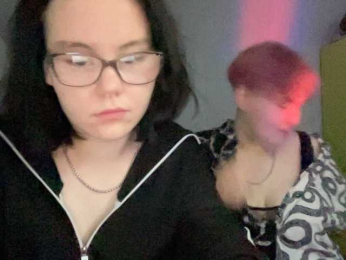 Tanya-and-Sara webcam model stream image
