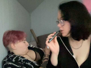 Tanya-and-Sara webcam model stream image