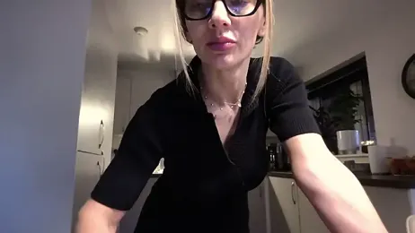 QuenMonicaUK webcam model stream image