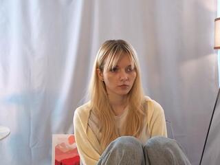 Carmela Beem webcam model stream image