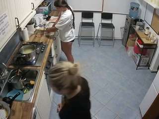 voyeurcam-julmodels-kitchen-2 webcam camsoda model stream image