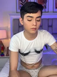 Maxi_little webcam model stream image