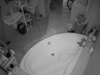 voyeurcam-julmodels-bath-1st-1 webcam model stream image