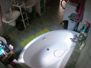 voyeurcam-julmodels-bath-1st-1 webcam model stream image