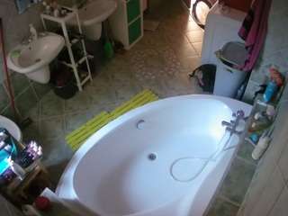 voyeurcam-julmodels-bath-1st-1 webcam model stream image